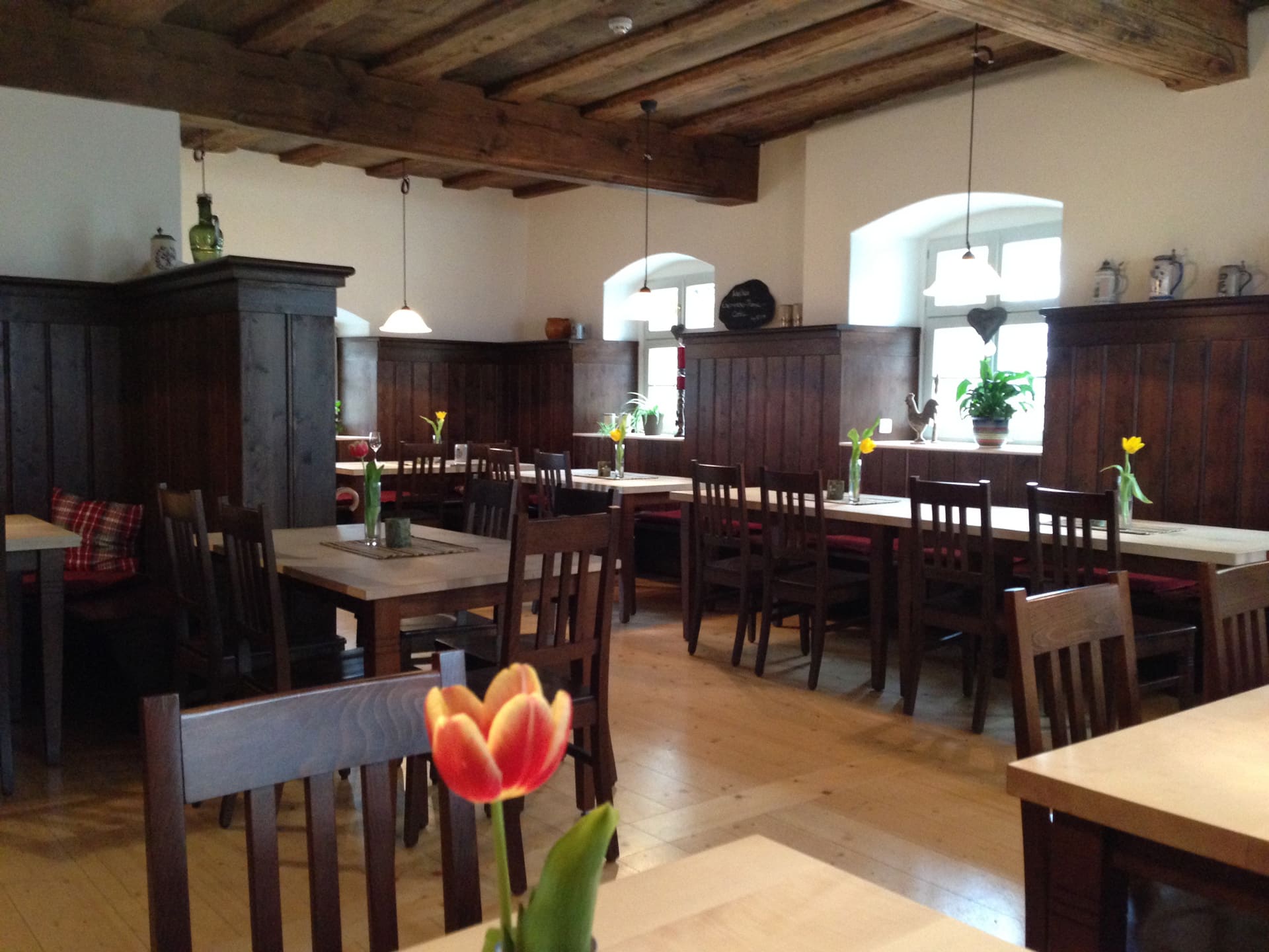 Die Gaststätte mit Sitzgelegenheiten des Drossenfelder Bräuwerck - Gaststätte, Biergarten und Brauerei in Neudrossenfeld